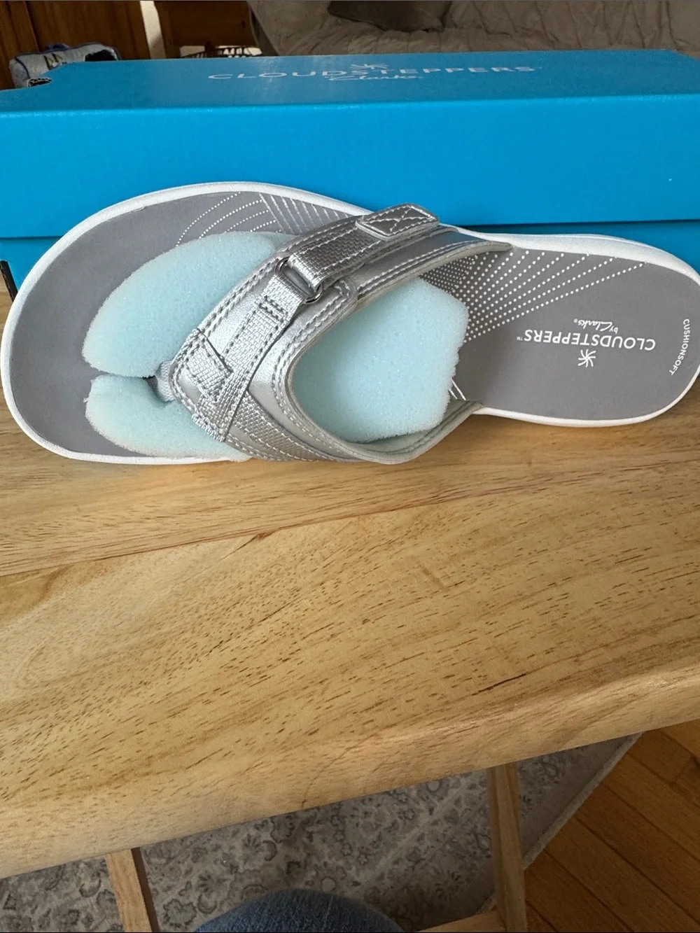 Cloudsteppers by Clarks Silver Girls Foam-Top Toe-Post Sandal